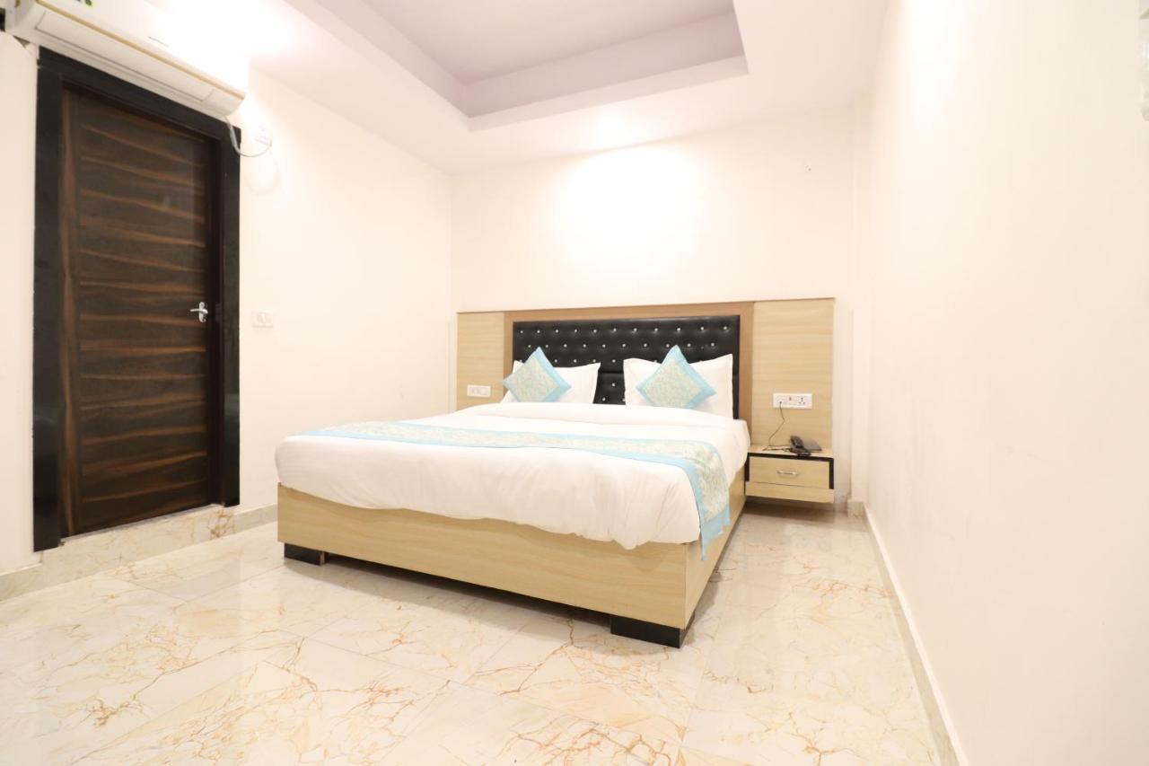 Hotel Hari International - Noida Sector 11 Εξωτερικό φωτογραφία