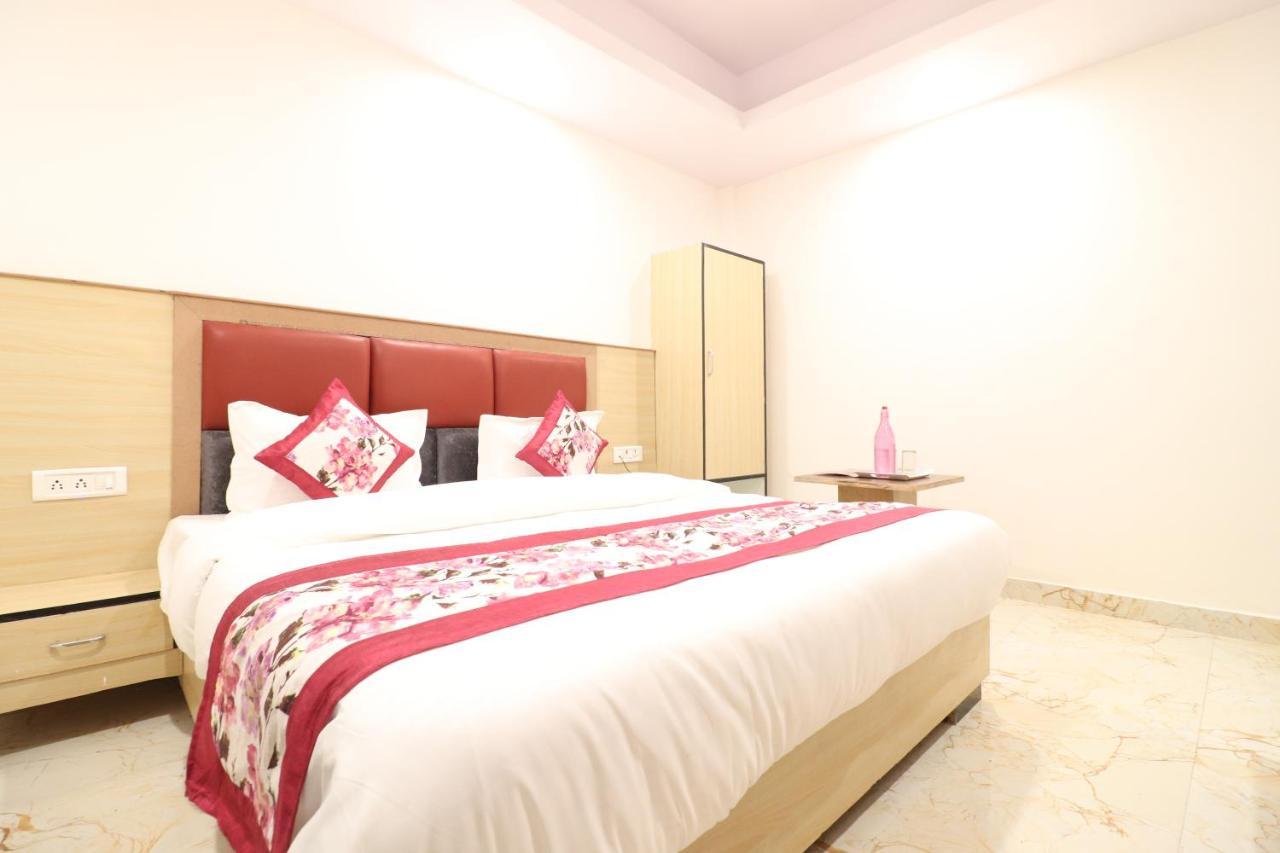 Hotel Hari International - Noida Sector 11 Εξωτερικό φωτογραφία