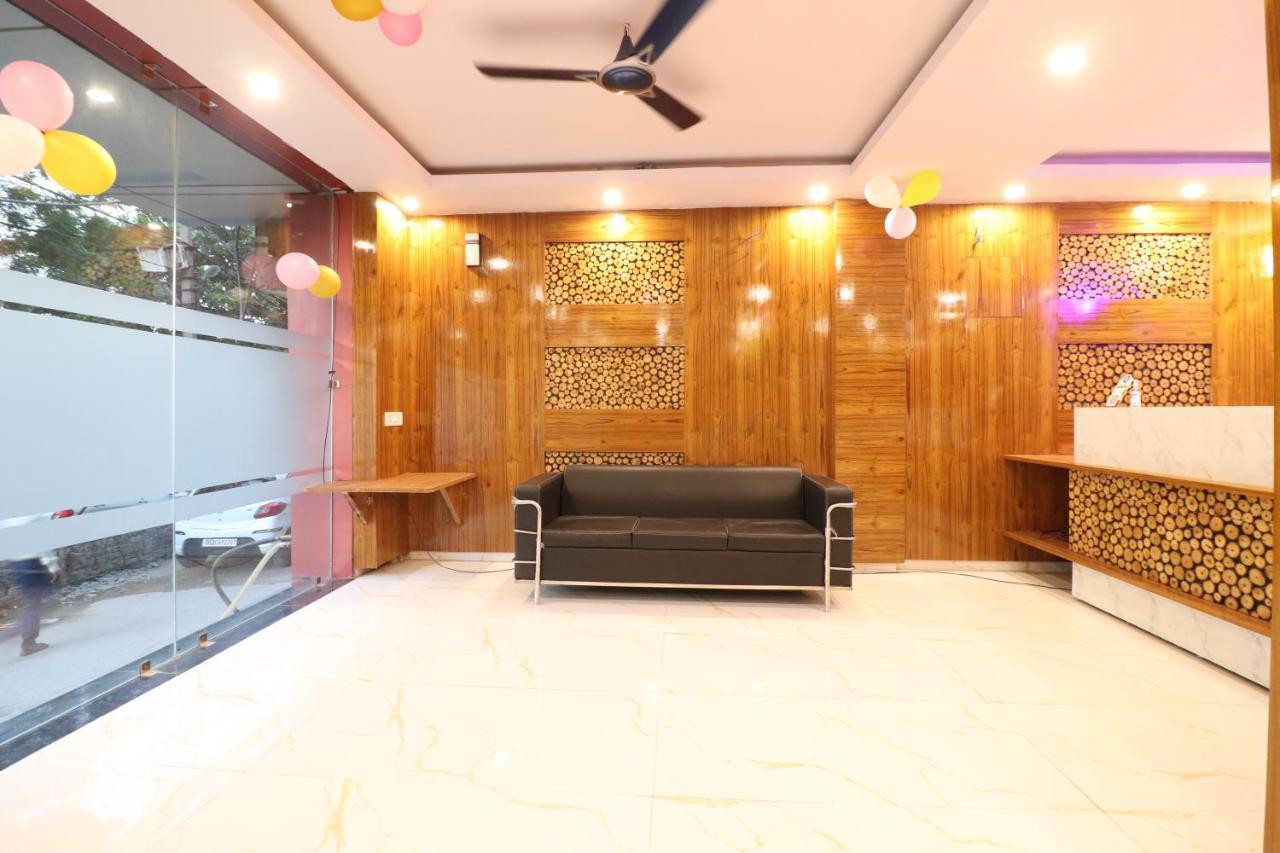 Hotel Hari International - Noida Sector 11 Εξωτερικό φωτογραφία