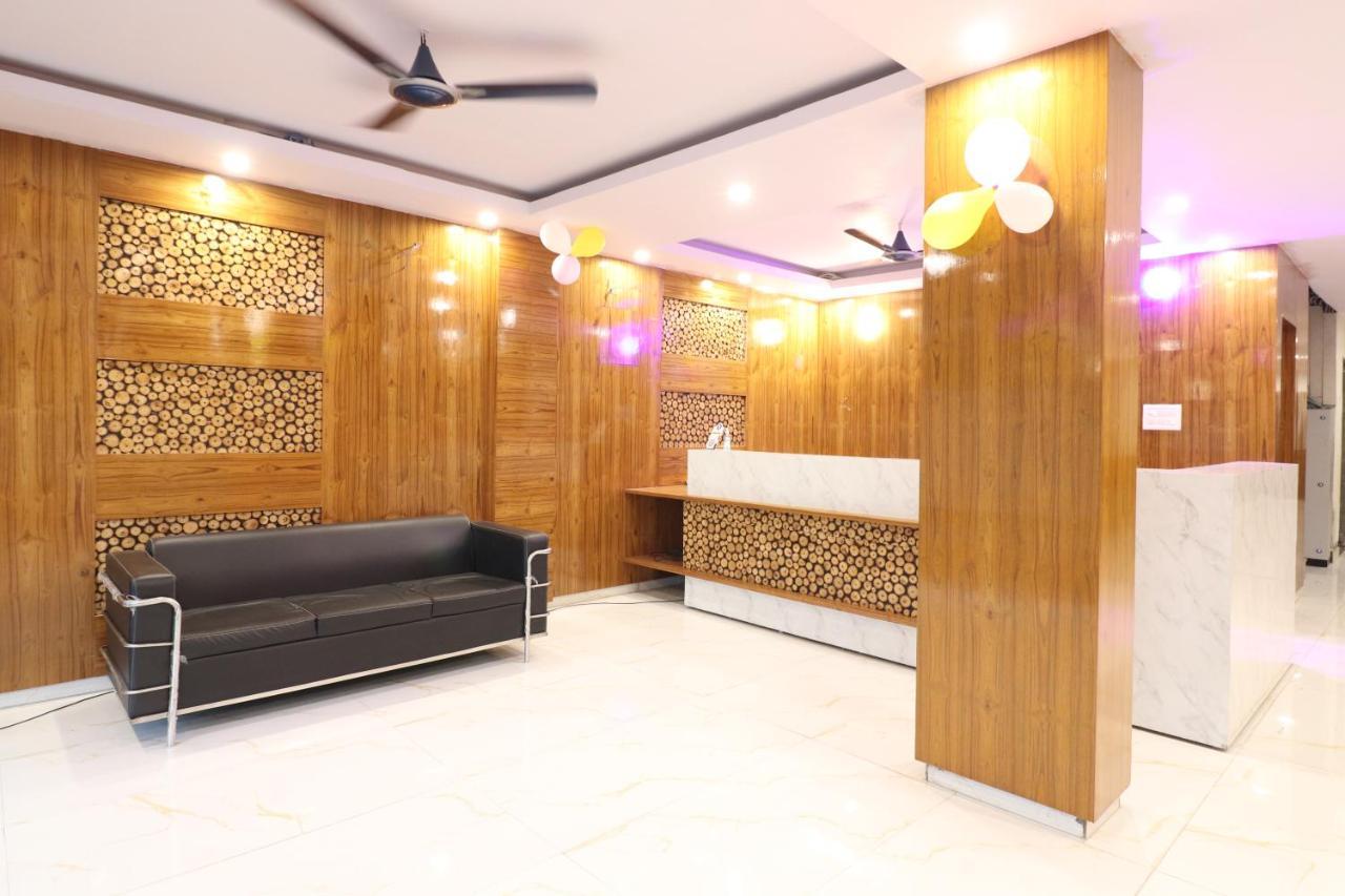Hotel Hari International - Noida Sector 11 Εξωτερικό φωτογραφία