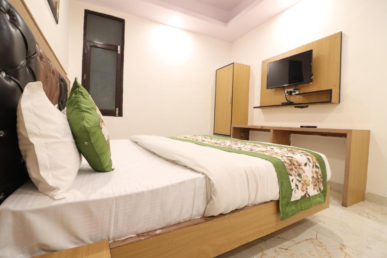 Hotel Hari International - Noida Sector 11 Εξωτερικό φωτογραφία