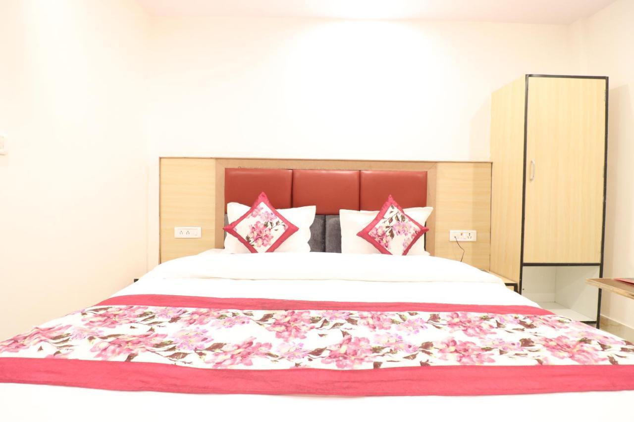 Hotel Hari International - Noida Sector 11 Εξωτερικό φωτογραφία