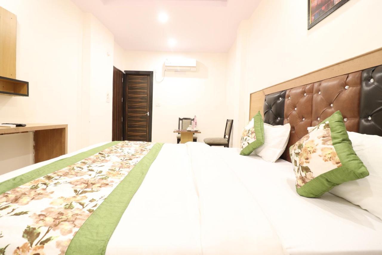 Hotel Hari International - Noida Sector 11 Εξωτερικό φωτογραφία
