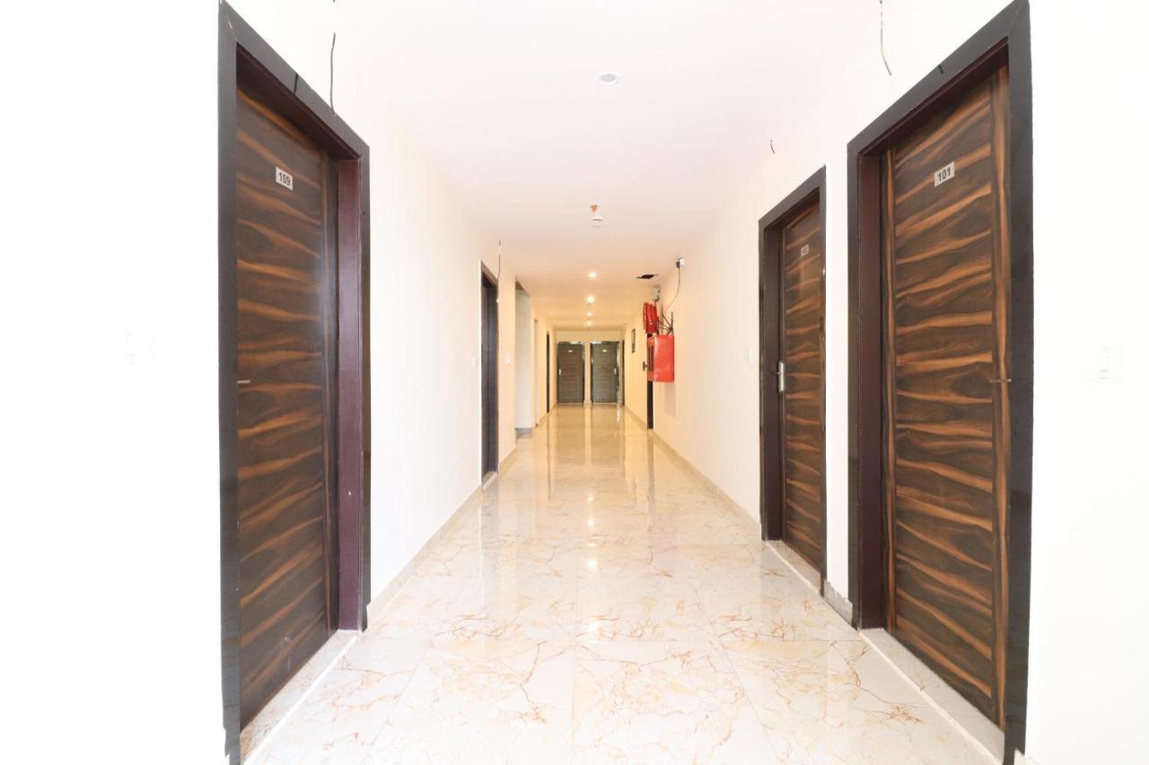 Hotel Hari International - Noida Sector 11 Εξωτερικό φωτογραφία
