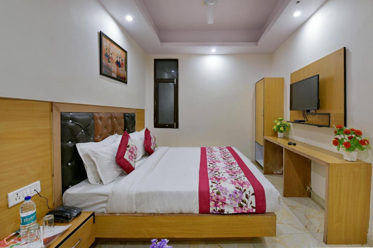 Hotel Hari International - Noida Sector 11 Εξωτερικό φωτογραφία