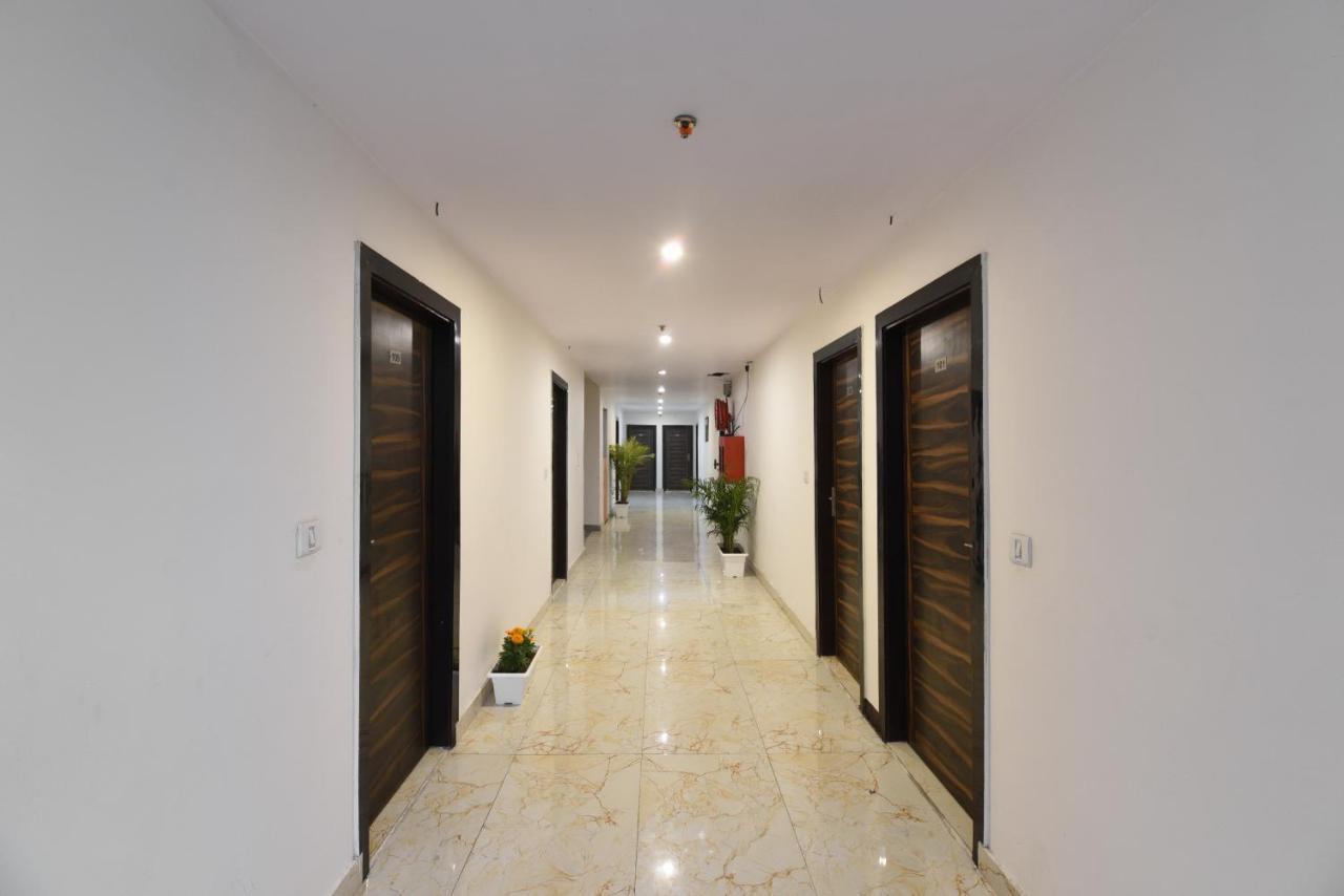 Hotel Hari International - Noida Sector 11 Εξωτερικό φωτογραφία