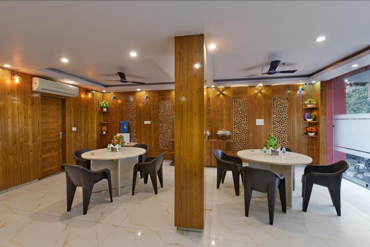 Hotel Hari International - Noida Sector 11 Εξωτερικό φωτογραφία
