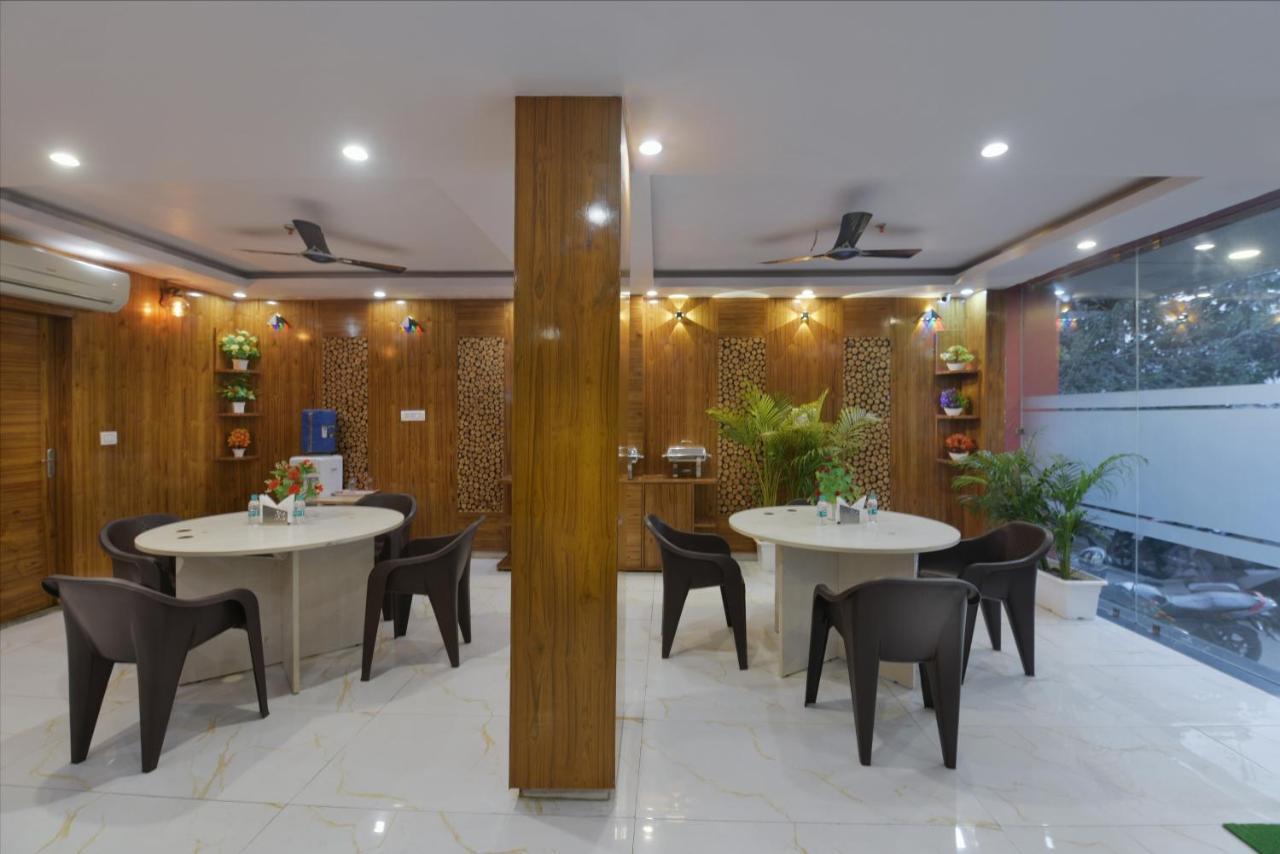 Hotel Hari International - Noida Sector 11 Εξωτερικό φωτογραφία